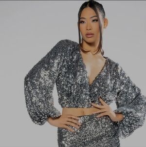 Akira Viva Las Vegas Silver Wrap Crop Sequin Blouse Sz. XL W/Balloon Sleeves Euc